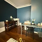 Chic De La Rochelle, Proche Commerces *