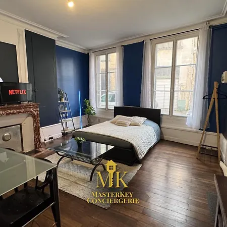 Chic De La Rochelle, Proche Commerces *