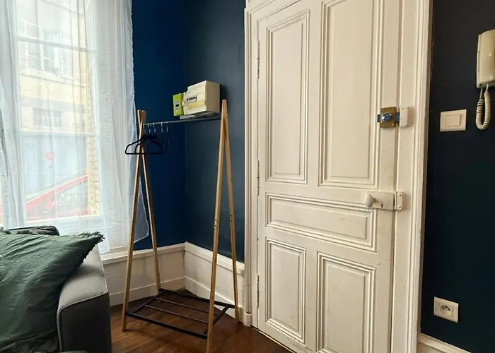 Chic De La Rochelle, Proche Commerces