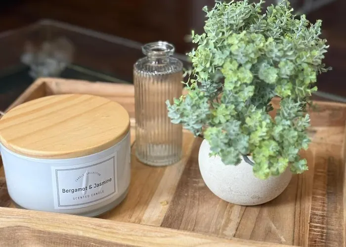 Chic De La Rochelle, Proche Commerces